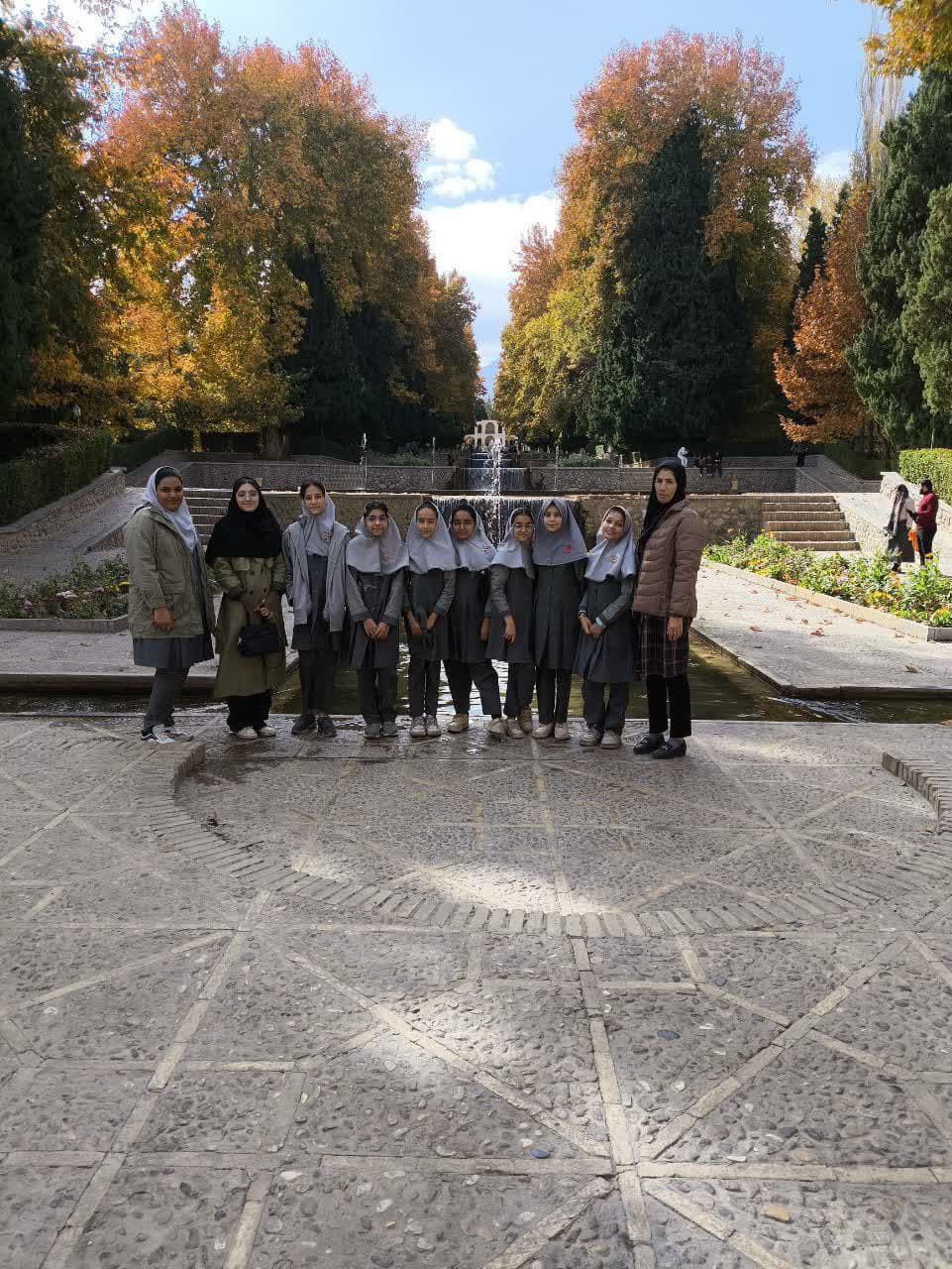 پیش دبستانی و دبستان غیردولتی گلهای کوثر